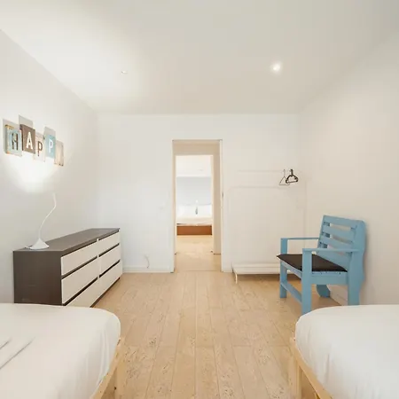 Porto Window Terrace House By Vacationy