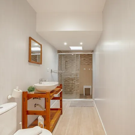 Porto Window Terrace House By Vacationy