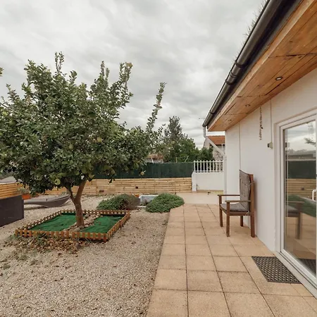 Porto Window Terrace House By Vacationy