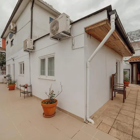 Porto Window Terrace House By Vacationy